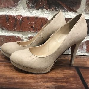 Size 8 Suede Nude Heel